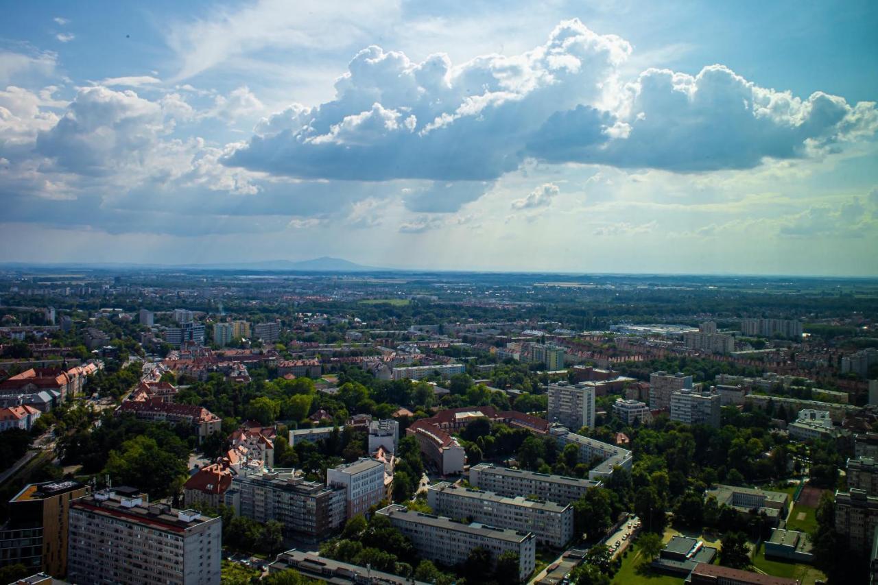 30Th+ Floor Apartments In Sky Tower Wroclaw Exterior photo